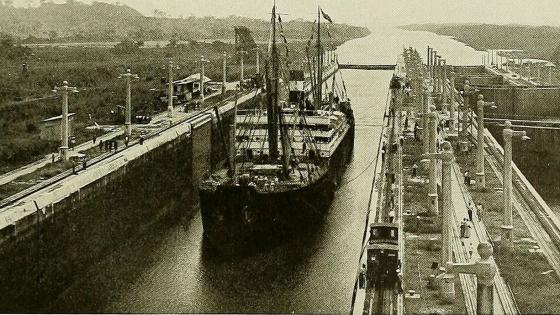 Photo of Panama Canal in 1915