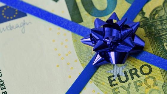 Close-up of euro banknote with bow