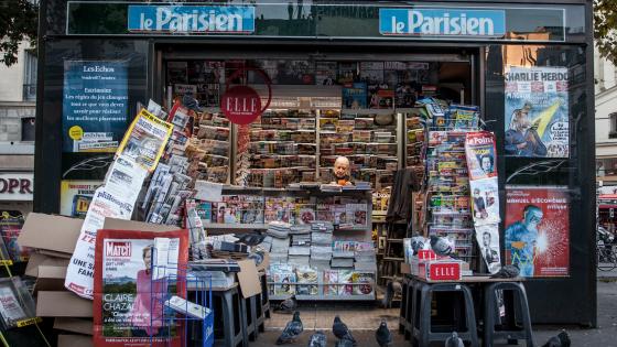 Kiosk selling magazines and newspapers in Paris