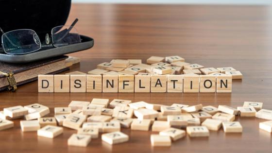 disinflation on wooden tiles
