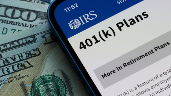 401(K) Plans page on the IRS website viewed on a mobile phone