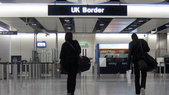 800px-UK_Border%2C_Heathrow.jpg