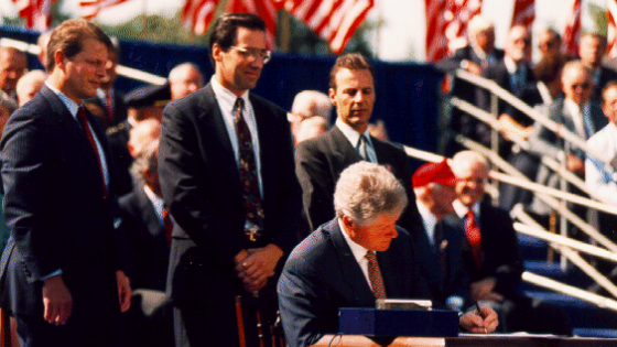 Bill_Clinton_signing_Nafta.png