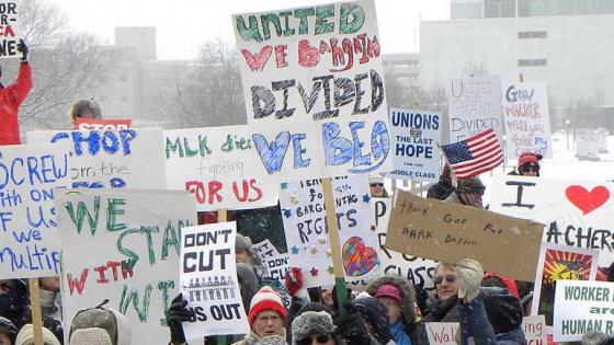 Minnesota_rally_in_solidarity_with_Wisconsin_union_protesters.jpg
