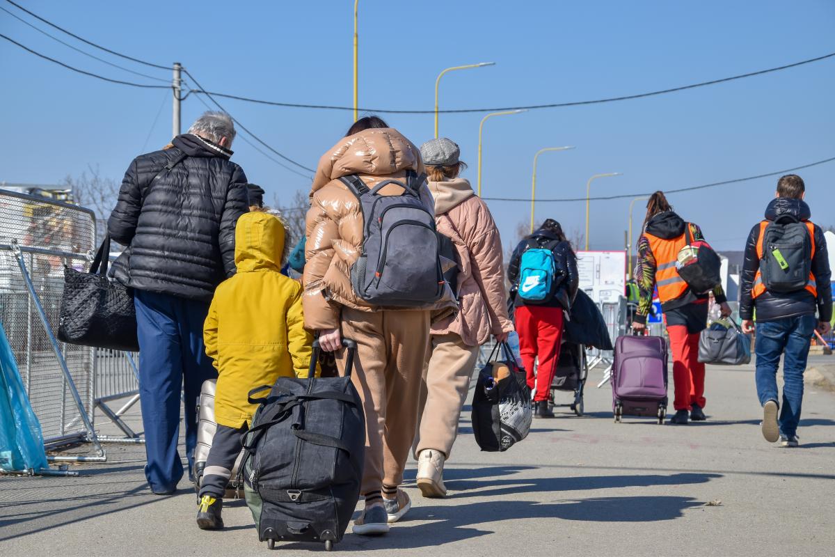 From refugees to citizens: Understanding labour market returns to ...